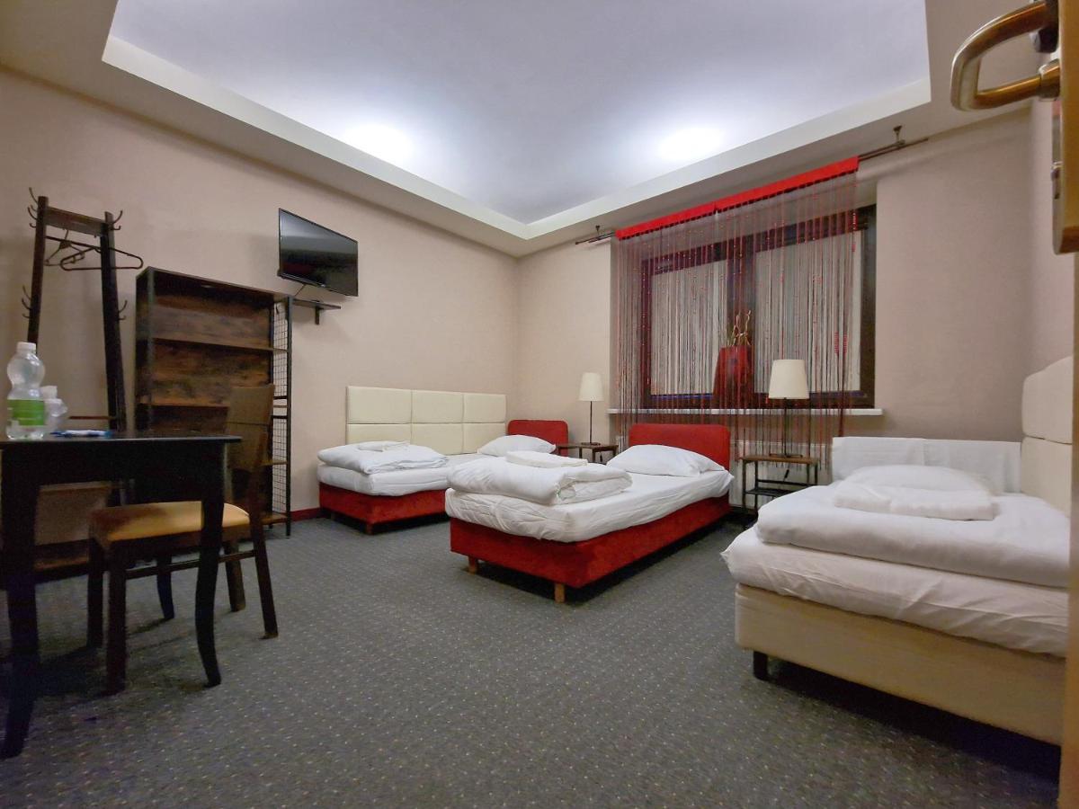 Helvetia Plus B&B - Private Rooms And Apartments Varsóvia Exterior foto